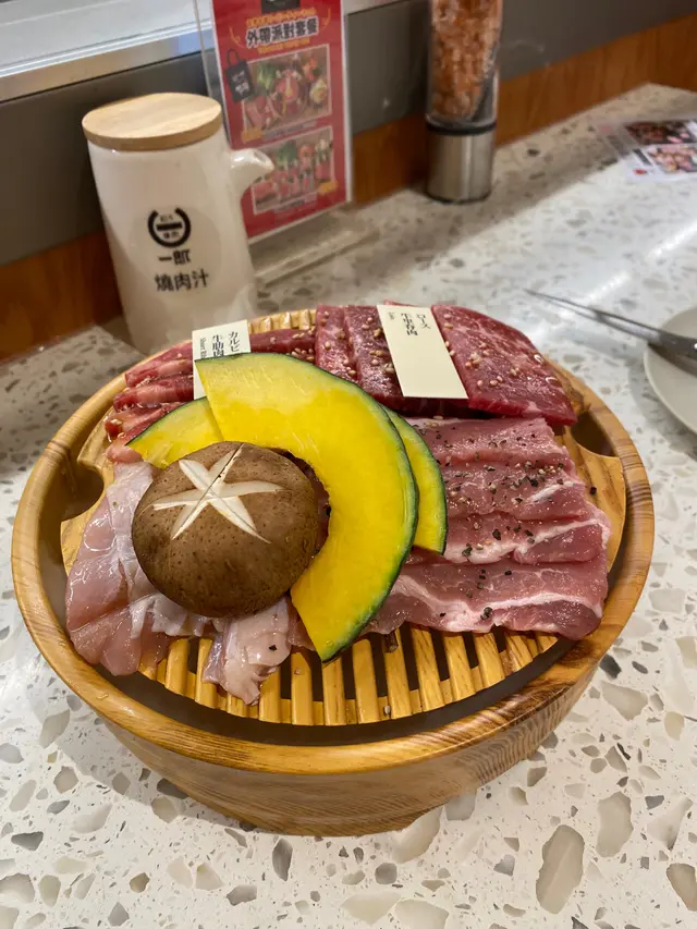 牛肋肉、牛里脊肉、豚肉、雞肉