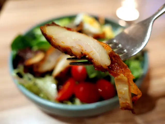 Chicken Avocado Cobb Salad 烤雞肉牛油果藜麥沙律碗