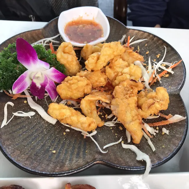 酥炸鮮魷配酸辣汁