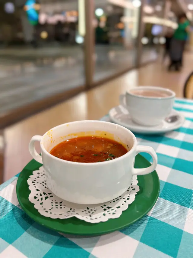 招牌港式牛尾羅宋湯