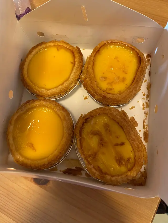 酥皮夠酥，蛋夠蛋味，拎返屋企仲有微溫