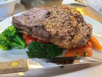 烤澳洲肉眼牛扒配薯