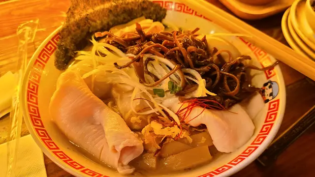 特盛濃厚雞白湯拉麵(另加配溏心蛋、木耳絲同埋博多地雞肉3片) ($95+50)
味道幾好, 博多地雞肉十分唔錯食落好軟滑, 不過湯底略嫌少咗D同埋唔夠熱