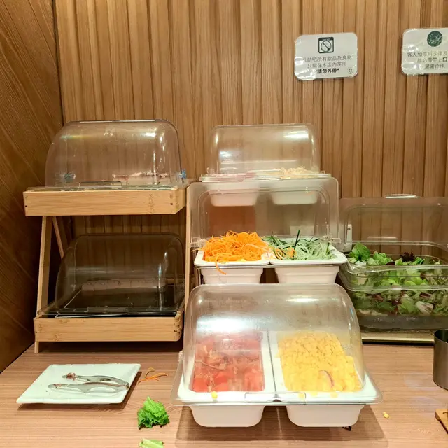 沙律吧及甜品吧