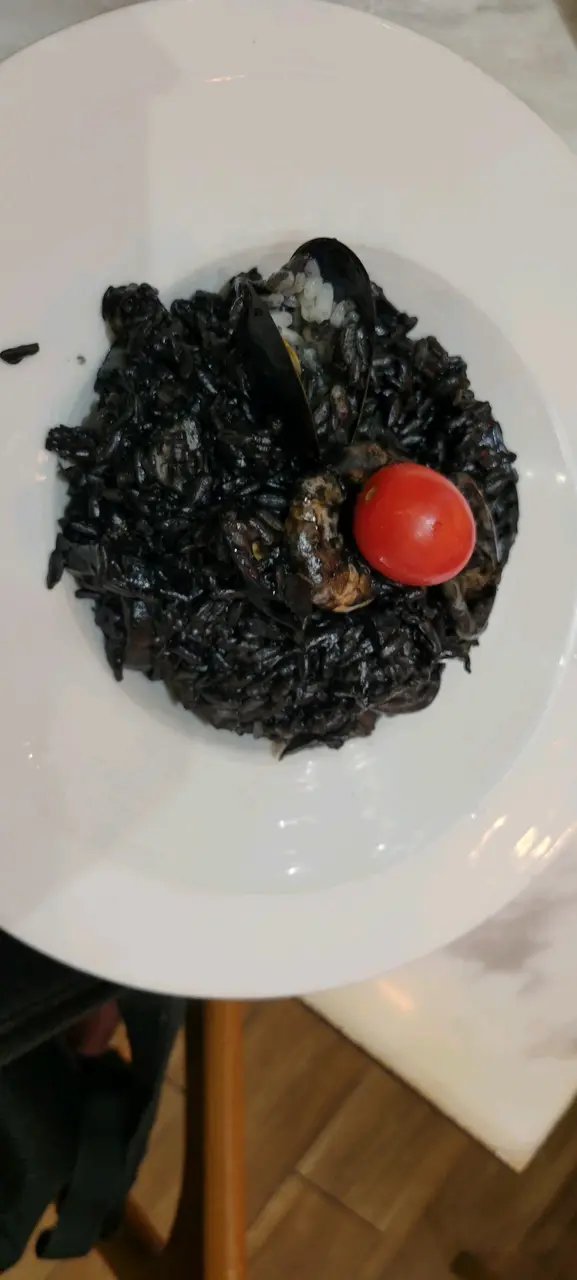 意式白酒墨魚汁燴海鮮意大利飯