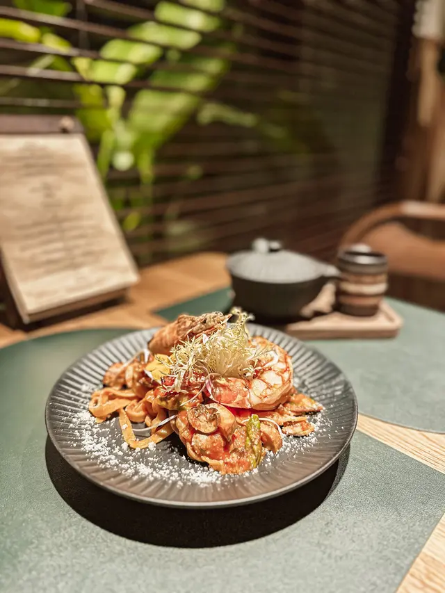 香烤大虎蝦蘆筍辣鮮茄蓉自家制手工意粉