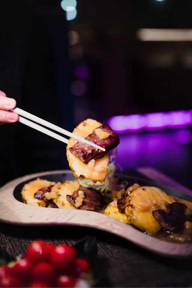 燒香鳳梨芭樂安格斯牛小排