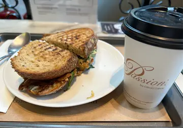 手撕猪肉包、忌廉西兰花汤