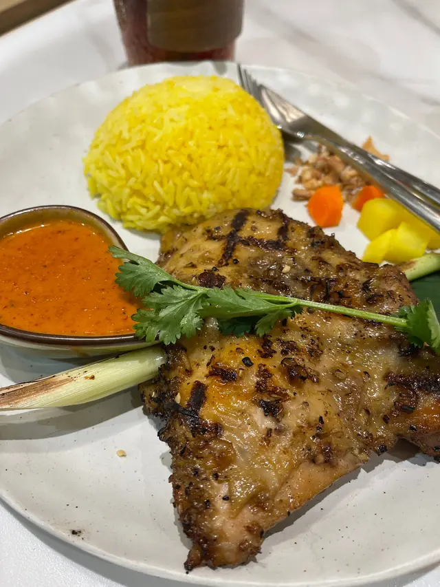 泰式香茅燒雞扒紅咖哩 配椰香飯(午餐)