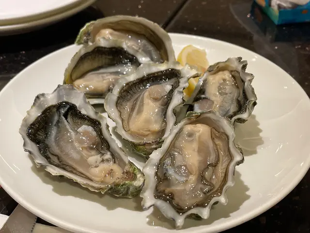 生蠔雖然唔太肥，但都唔差