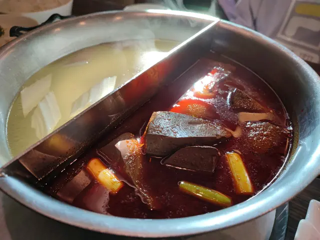 我哋揀咗鴛鴦鍋