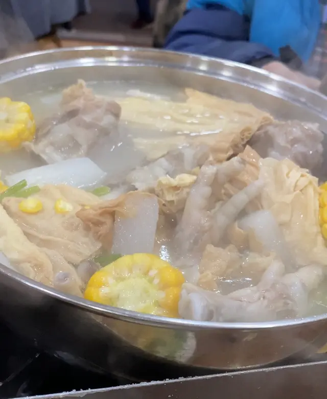 招牌豬骨煲