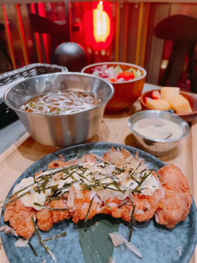 黑松露蛋黃醬親子雞扒配蕎麥麵