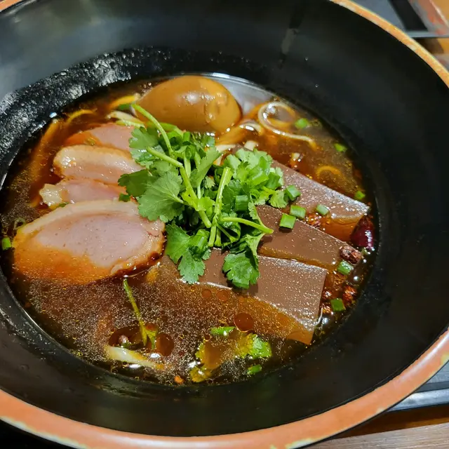 麻辣鴨胸鴨血湯麵