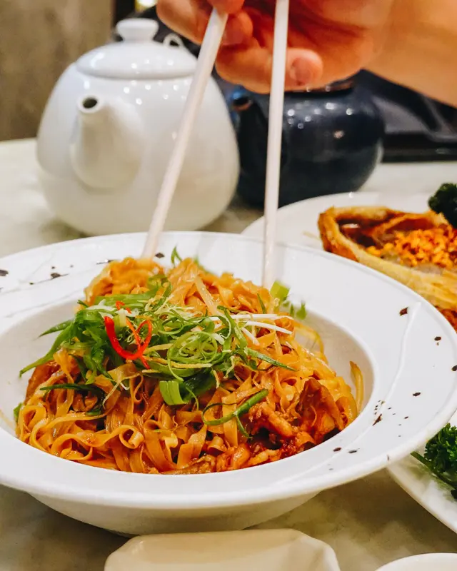 包你撈起 (豬筋撈粗麵)