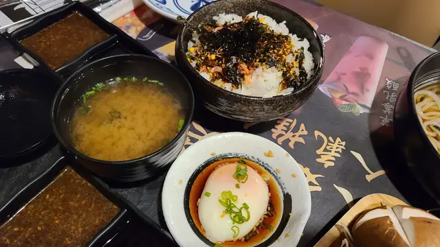 味素飯,溫泉蛋,麵豉湯