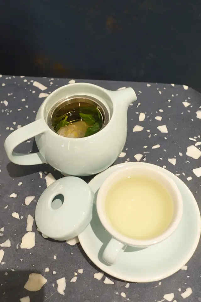 新鮮薄荷配洋甘菊茶