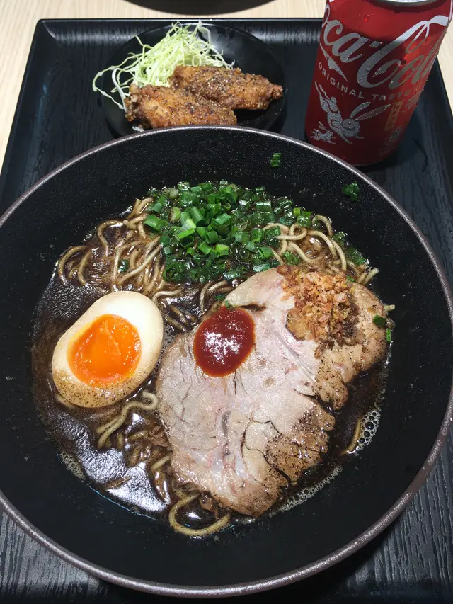 經典黑麻油豚骨湯拉麵