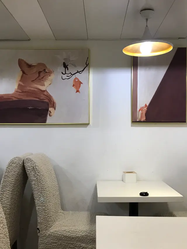 頓時忘了置身在車房和五金舖之間