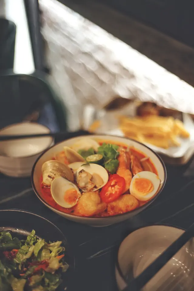 珍寶大蜆拼海蝦喇沙湯麵