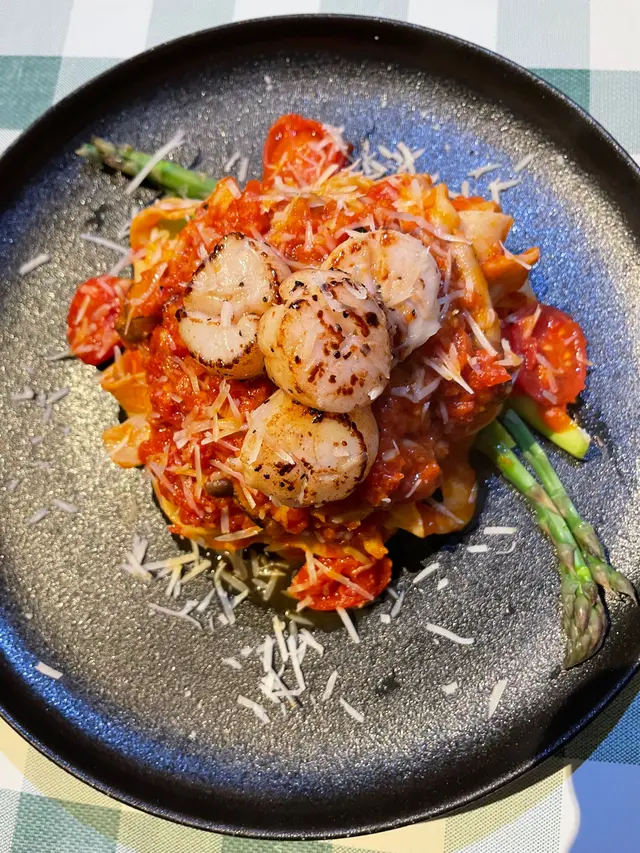 日本產凡立貝配蒜蓉番茄鮮製寬麵