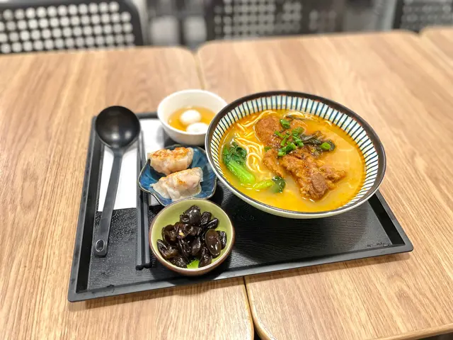 冬陰公湯底排骨上海麵