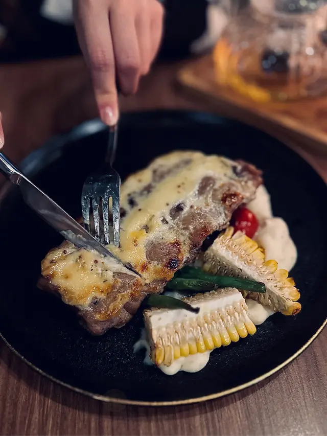 慢煮豬肋骨配蜜糖芥茉醬