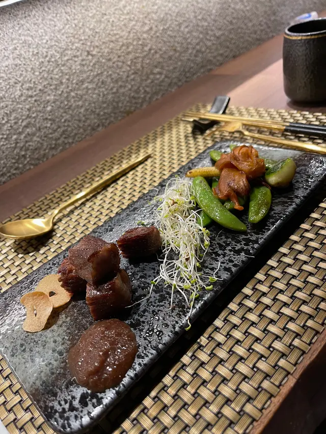 板燒鹿兒島A5黑毛和牛 + 貝料理溫室時蔬