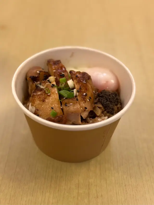 黑松露溫泉蛋牛肉飯