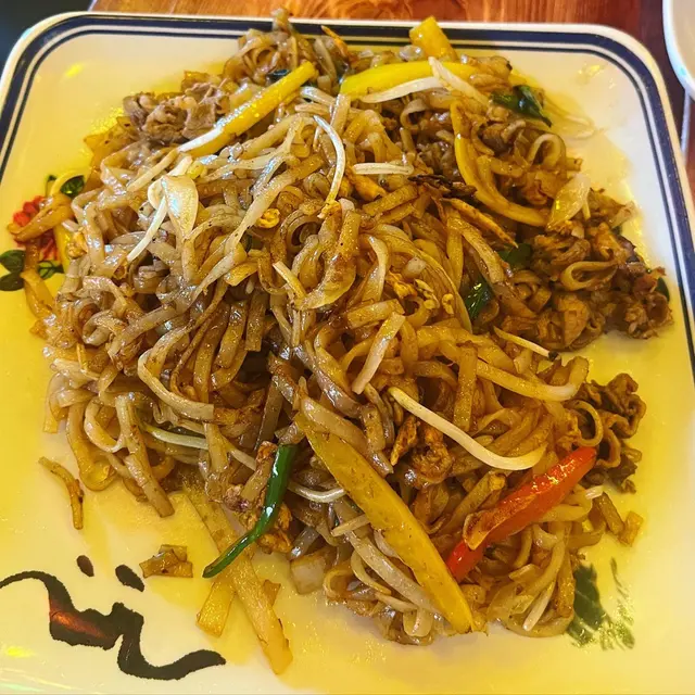 蝦頭糕塔香牛肉炒粿條