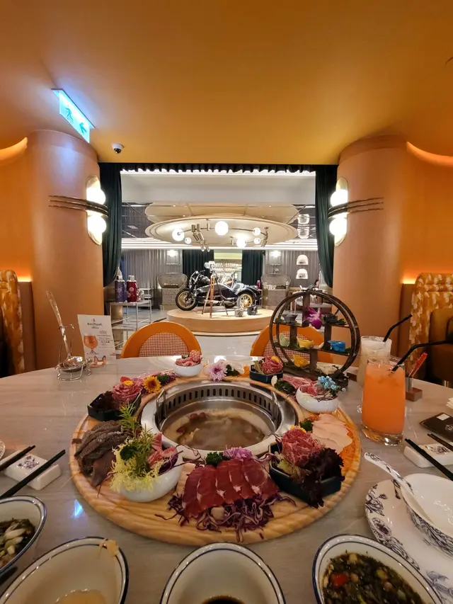 秘製花雕豬肚鍋$168、香江拼$798、七色餃$108、桃花緣$88、香芳幻$88