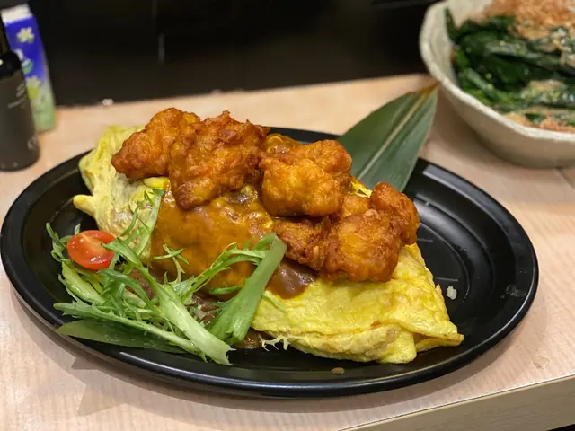 唐揚炸雞蛋包飯