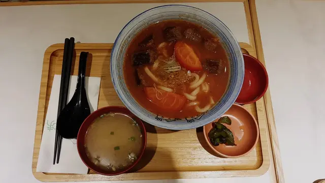 好似係新menu，有幾舊牛頸脊；蕃茄湯烏冬都濃味，配埋麵豉湯加醃黃瓜～