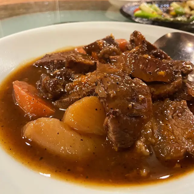 韓泡汁煮牛面肉配雙色蘿蔔