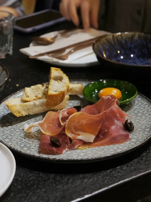 24 個月意大利巴馬火腿配油漬蛋黃、黑松露多士 ($128)