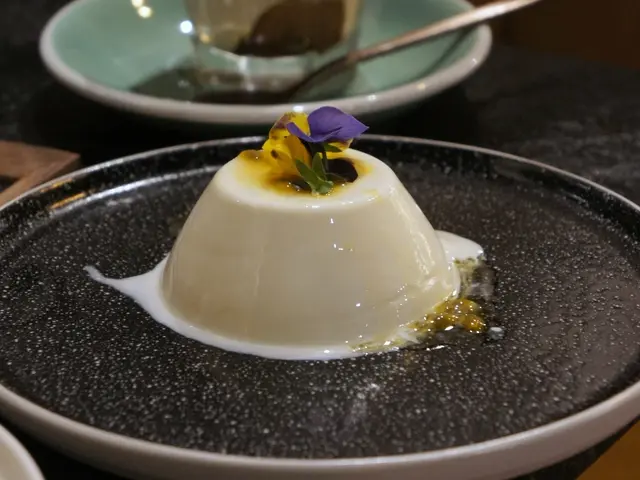 奶凍配百香果醬 ($48)