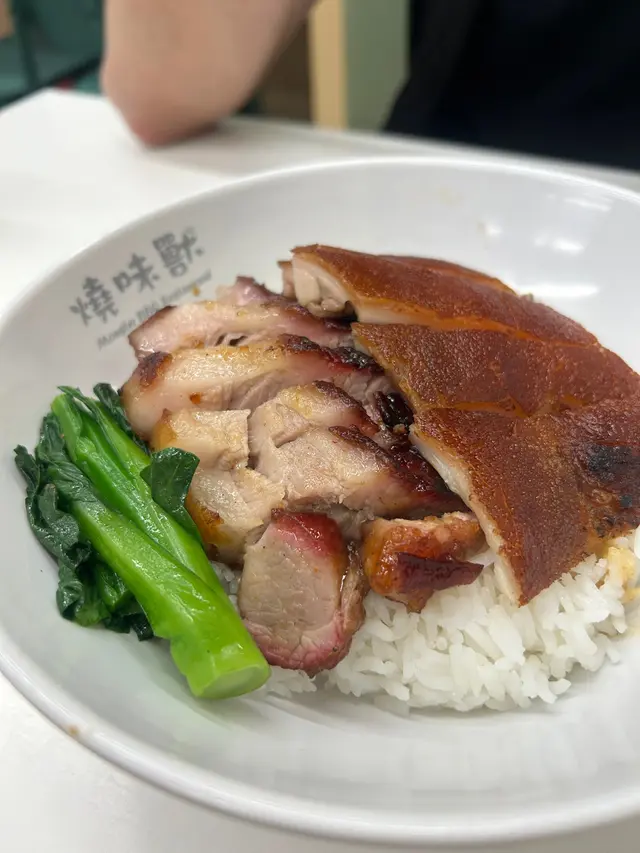 乳豬肉厚嫩滑、脂肪少