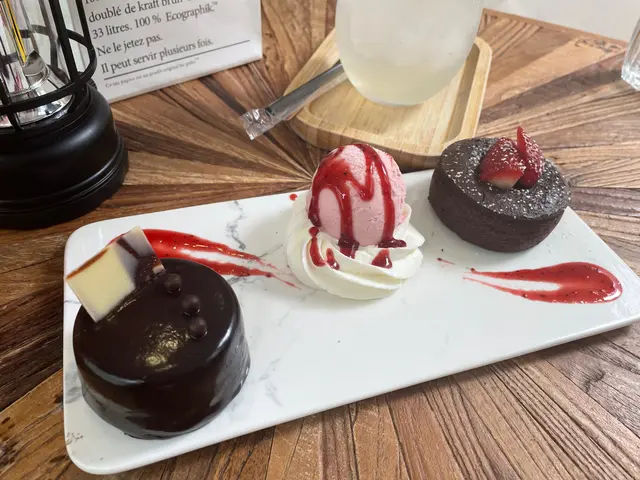 心太軟 草莓雪糕 朱古力莫絲蛋糕