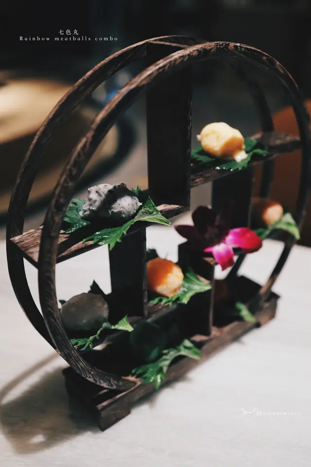 紅咖哩魚丸、鹹蛋黃墨魚丸、青咖哩墨魚丸、黑松露墨魚丸、蟹子墨魚丸、南乳墨魚丸、椰芋墨魚丸