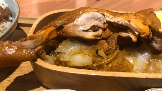 阿嬤古法滷雞腿、滷肉便當