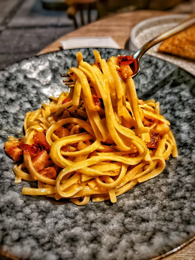 風乾豬腩肉奶油蛋黃扁意粉