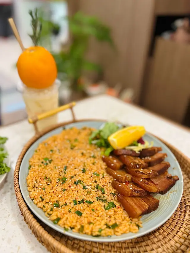 燒醬油黑毛豬白切肉紫蘇飯 