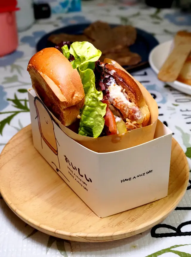 軟殼蟹牛油果蛋沙律烤脆三文治