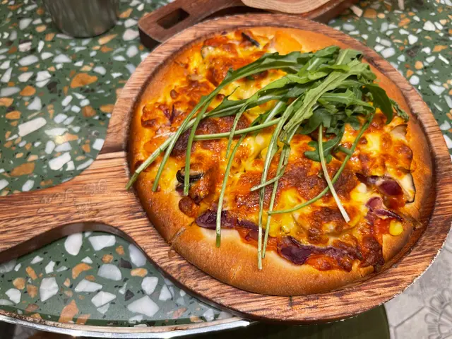 三文魚火箭菜pizza