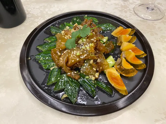 溏心皮蛋伴陳醋舟山海蜇頭