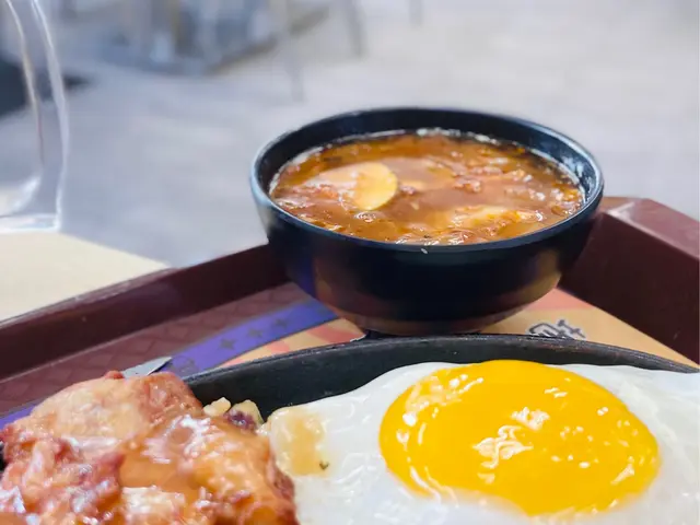 而呢一日去到嘅就係酸辣湯，🥣入面啲配料都唔小，夠晒正宗嘅味道，辣辣地更加令人大開胃口🥣