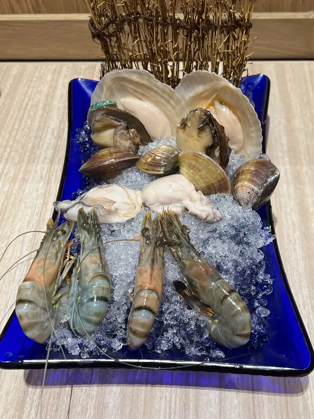 海鮮盤十分豐富,有鮑魚帶子等