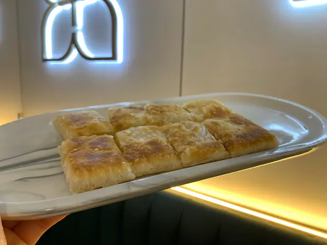 酥皮鳳梨奶黃窩餅