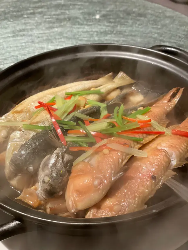 生焗野生雜魚煲