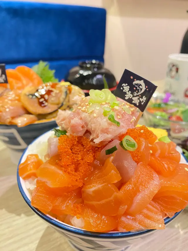 吞拿魚腩蓉、角切魚生、玉子燒